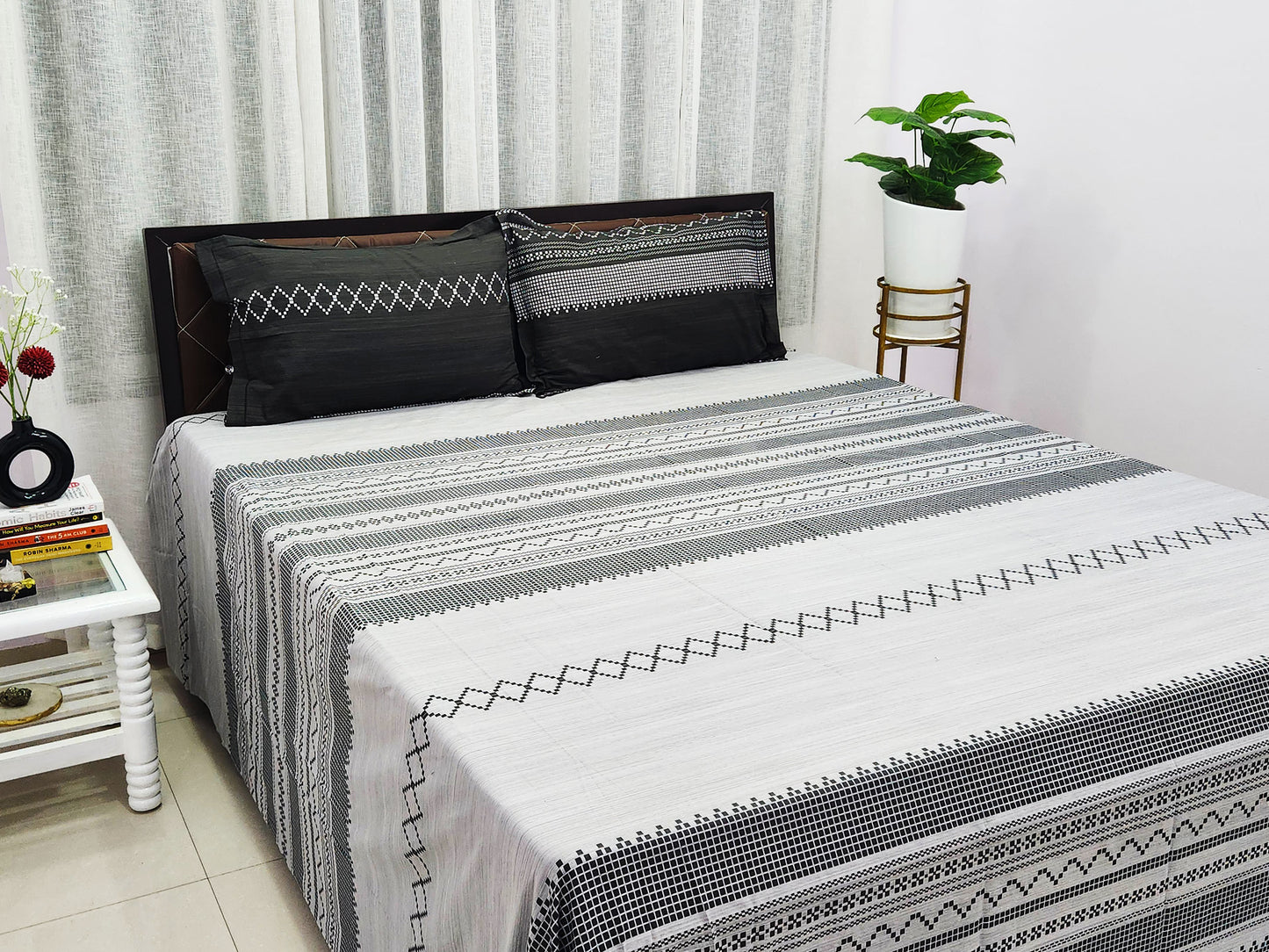 Heer Grey & Black Bedsheet