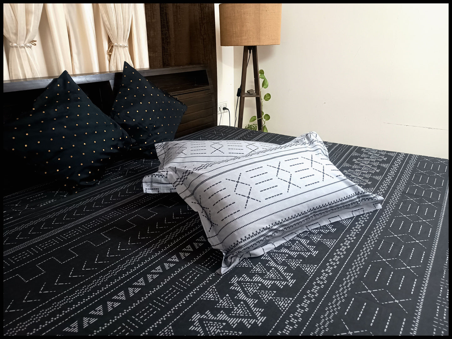 Sara - Black & Grey Abstract Designer Bedsheet