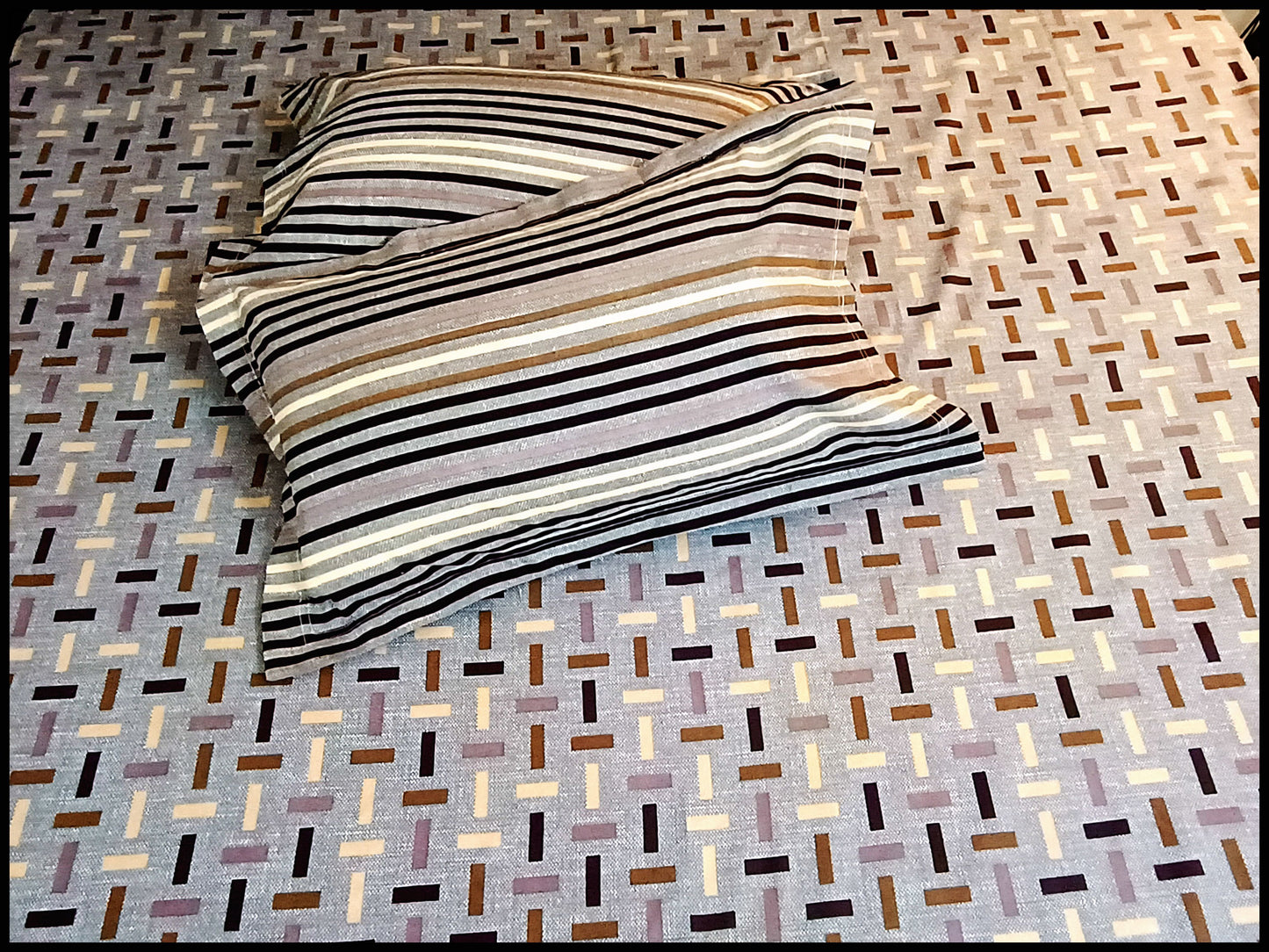 Dhurvi - Abstract Designer Bedsheet