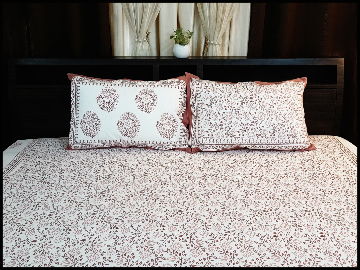 Ishani - White-Brown Floral Bedsheet