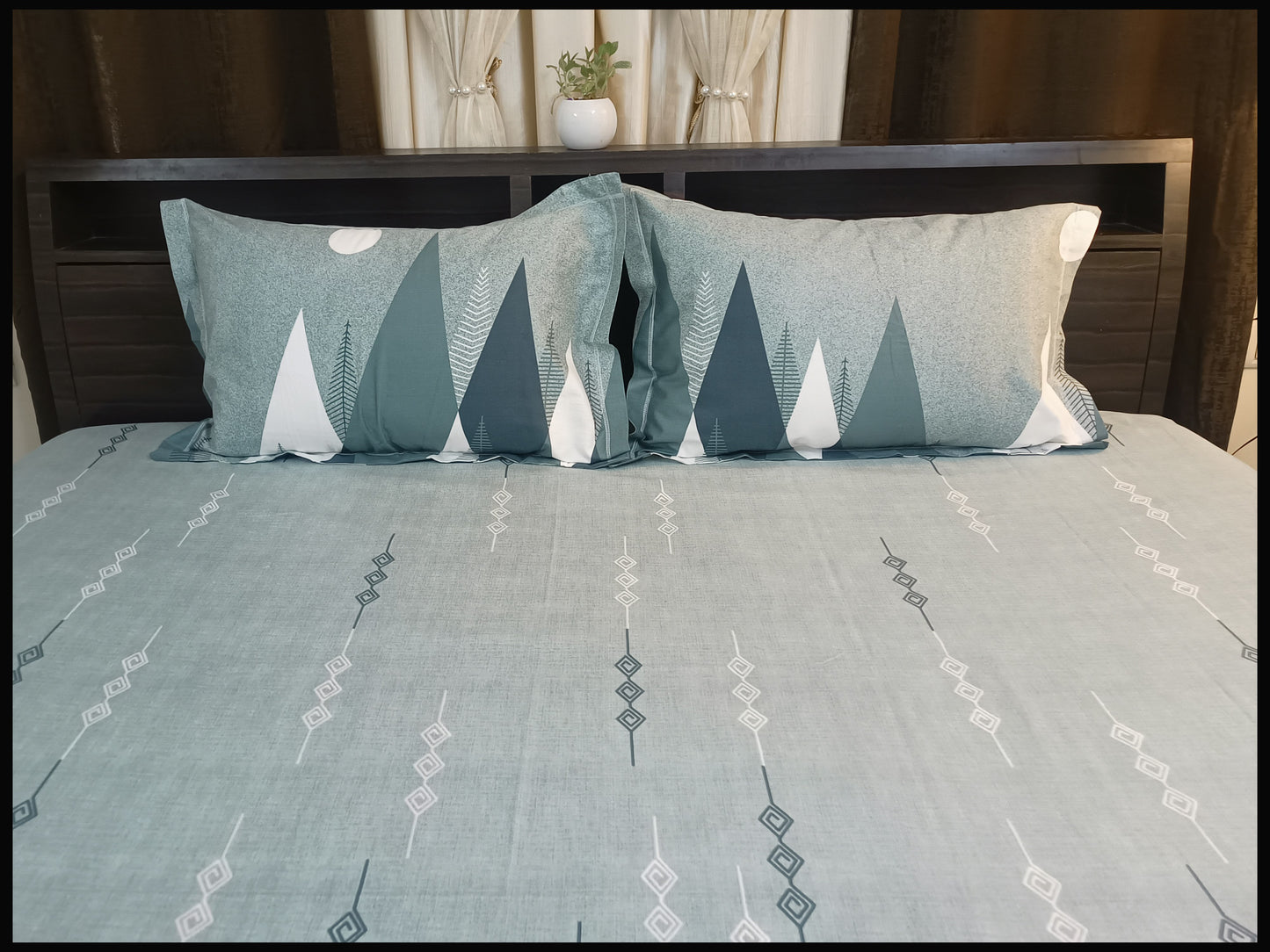 Jaanvi - Pastel Green Designer Bedsheet