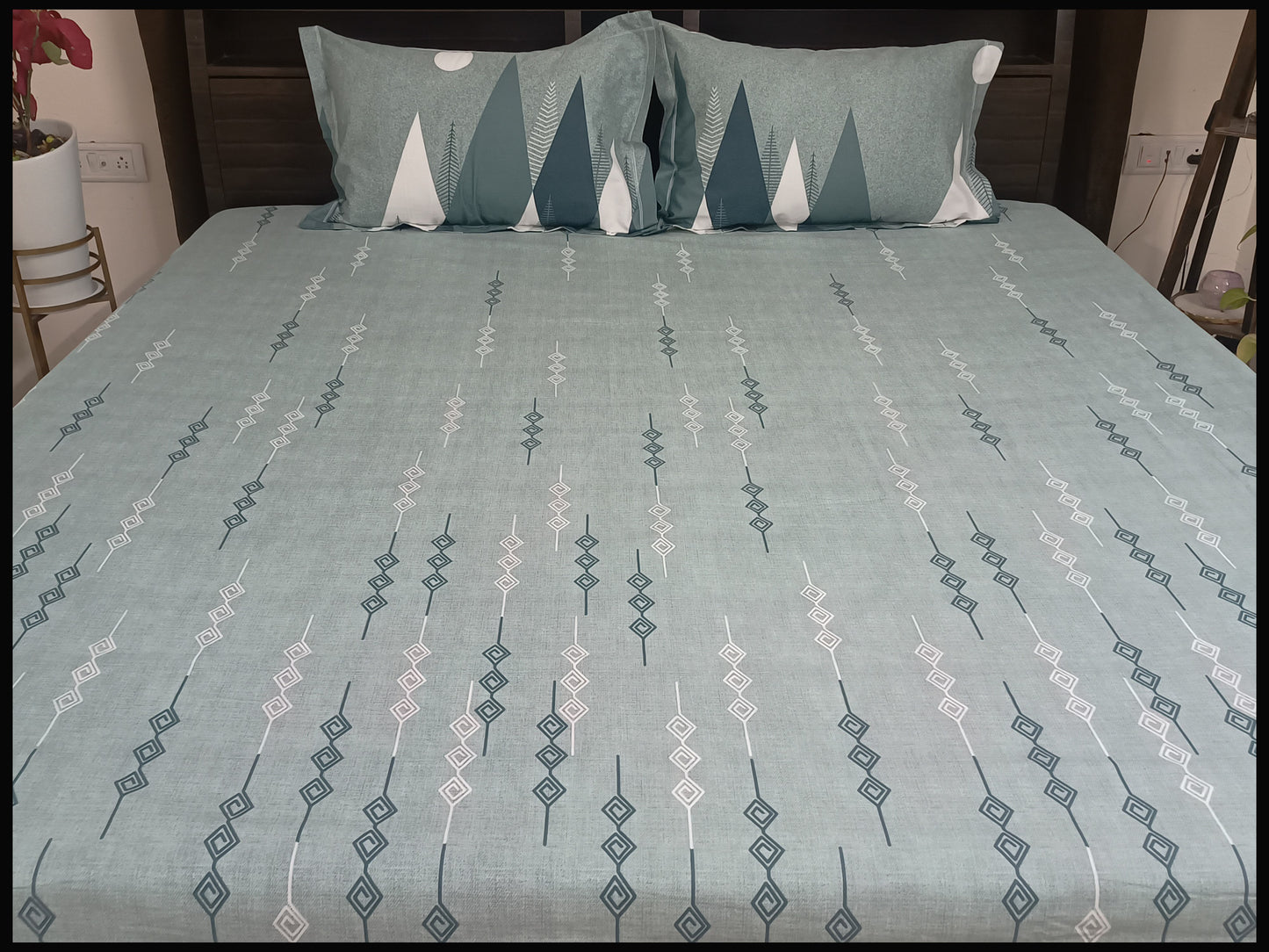 Jaanvi - Pastel Green Designer Bedsheet