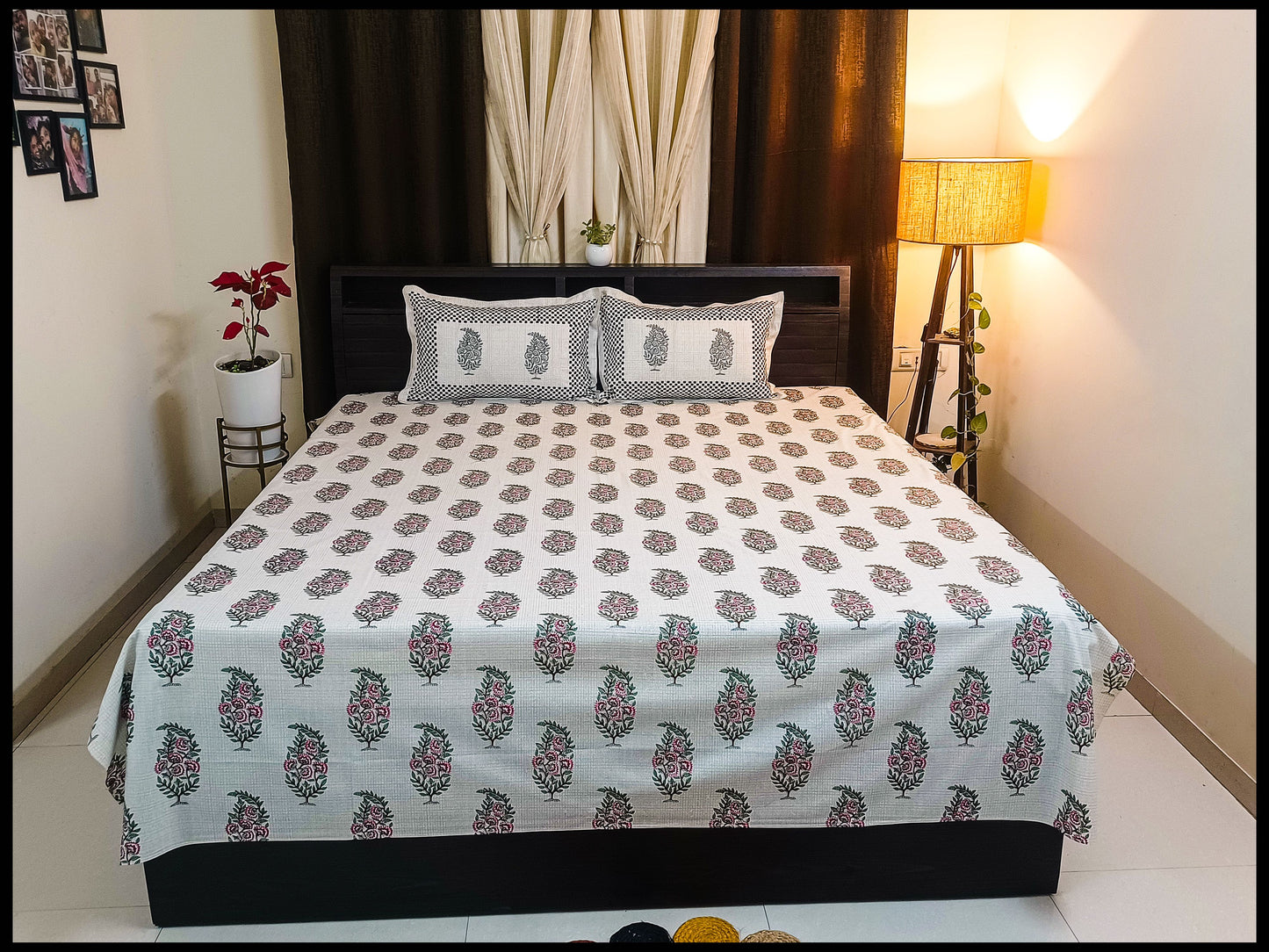 Sanna - White Elegant Floral Bedsheet
