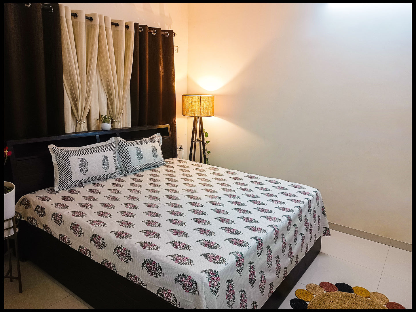 Sanna - White Elegant Floral Bedsheet