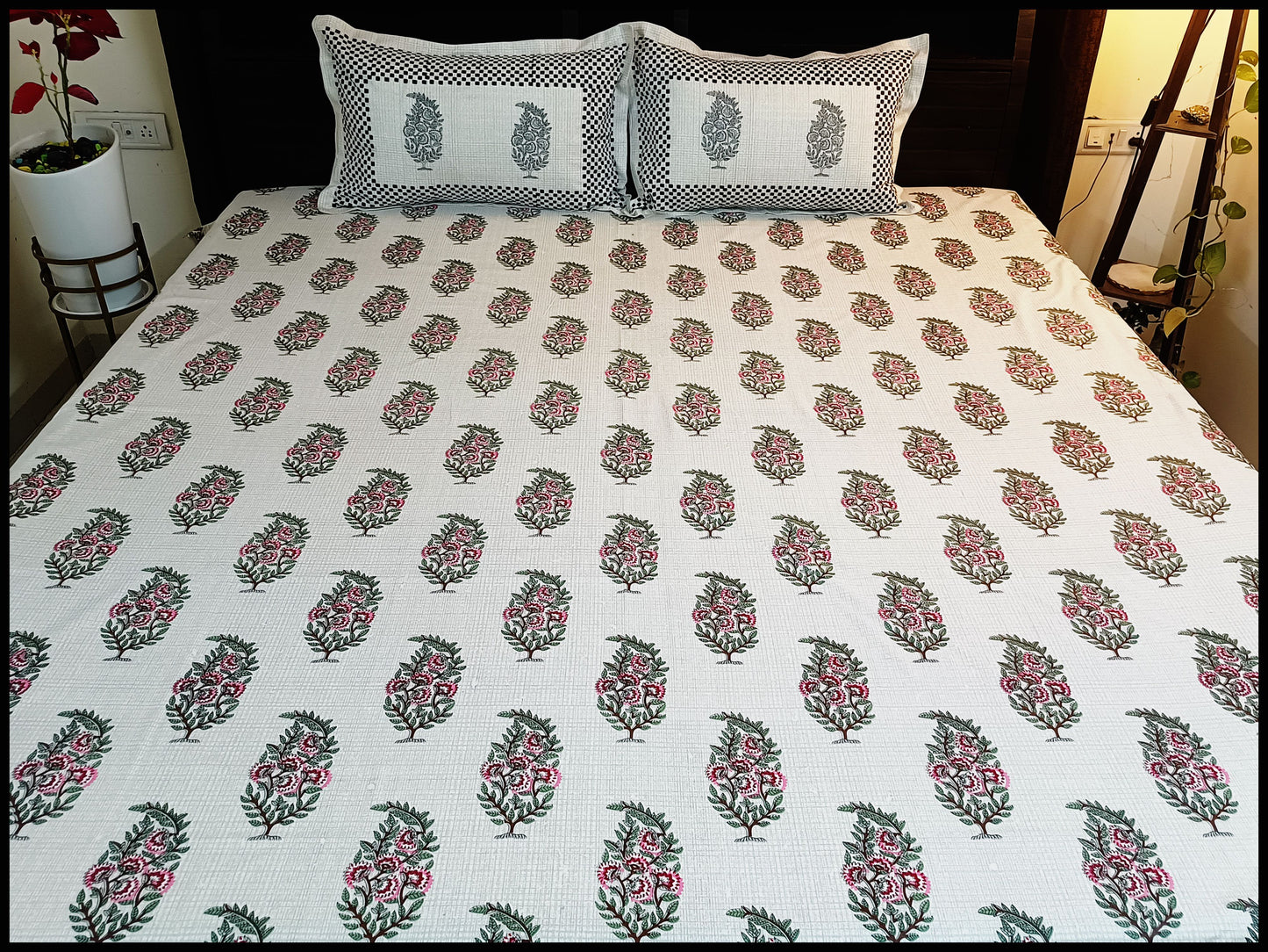 Sanna - White Elegant Floral Bedsheet