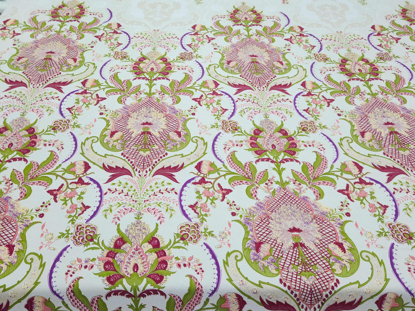 Kiya-White Bedsheet