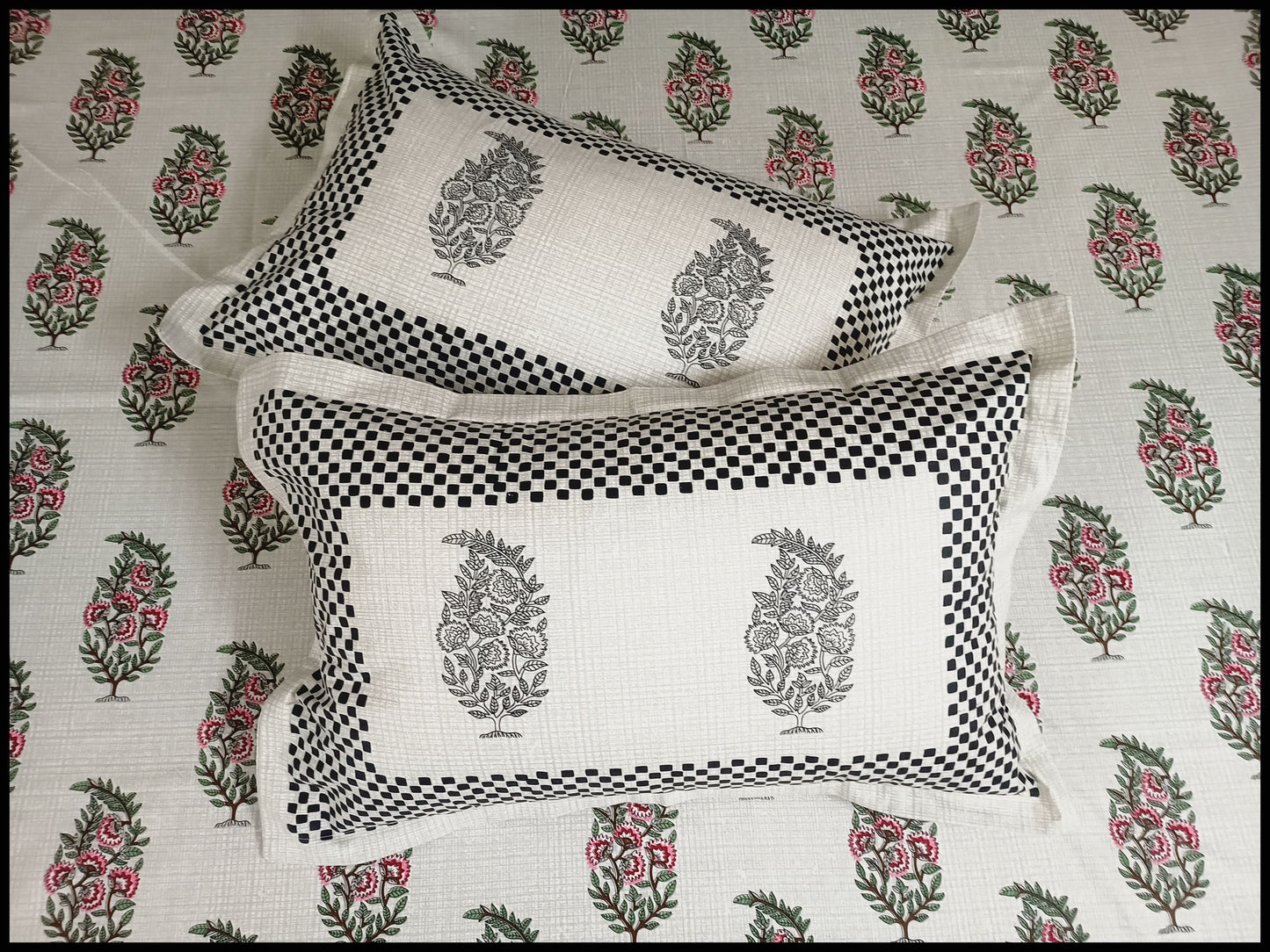 Sanna - White Elegant Floral Bedsheet