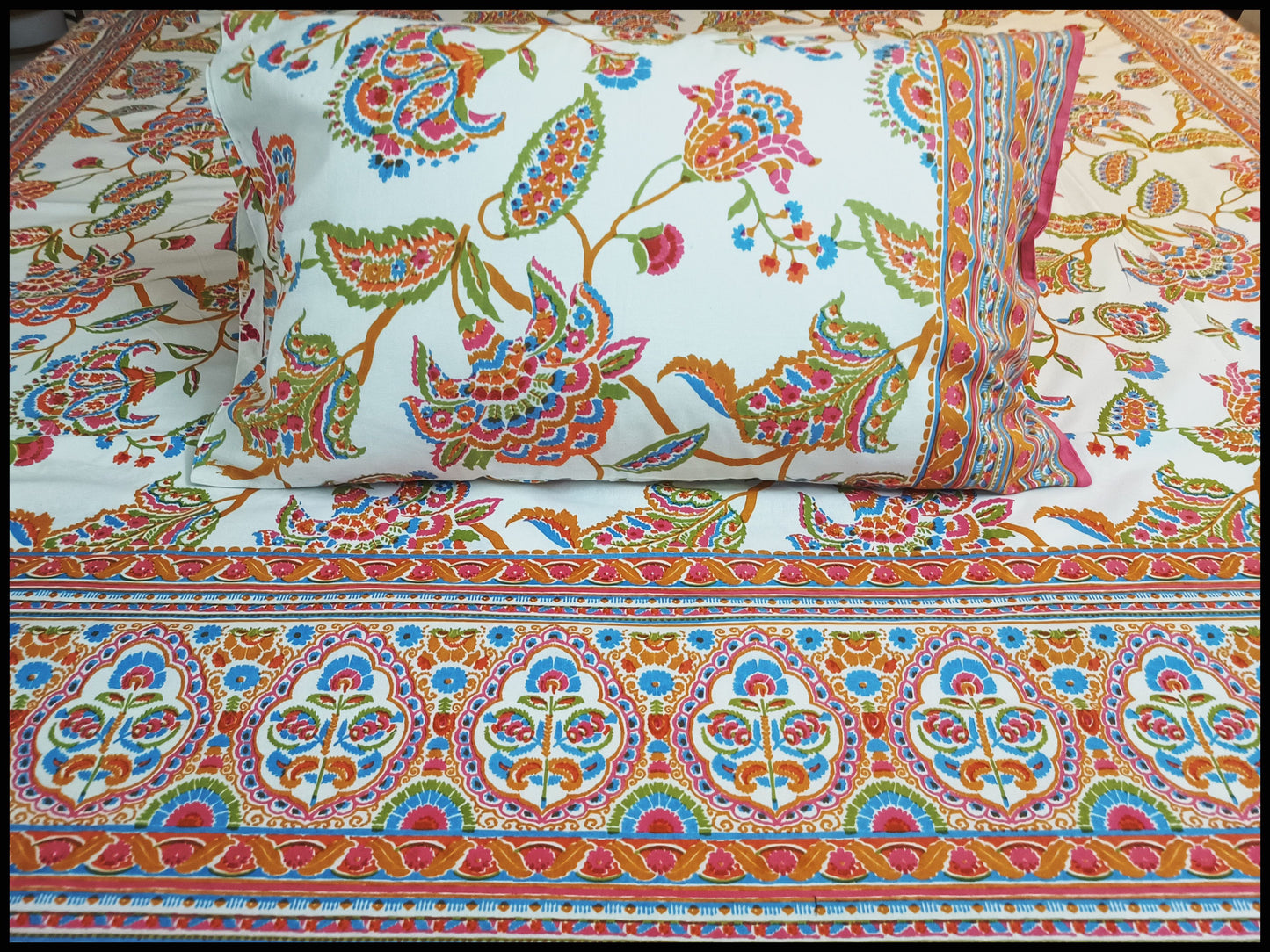 Sayali - Multicoloured Floral Bedsheet