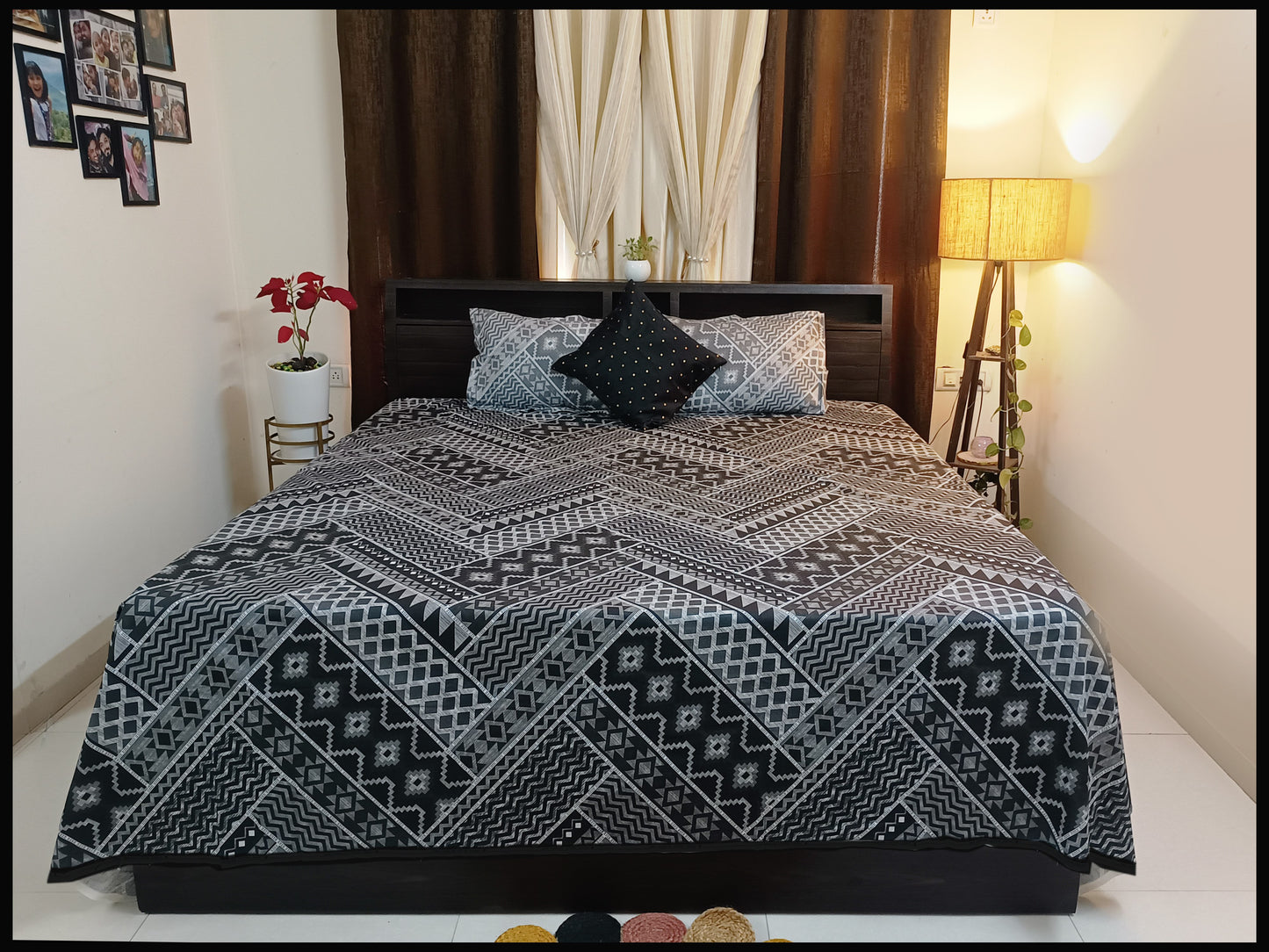 Tunisha - Black Designer Abstract Bedsheet
