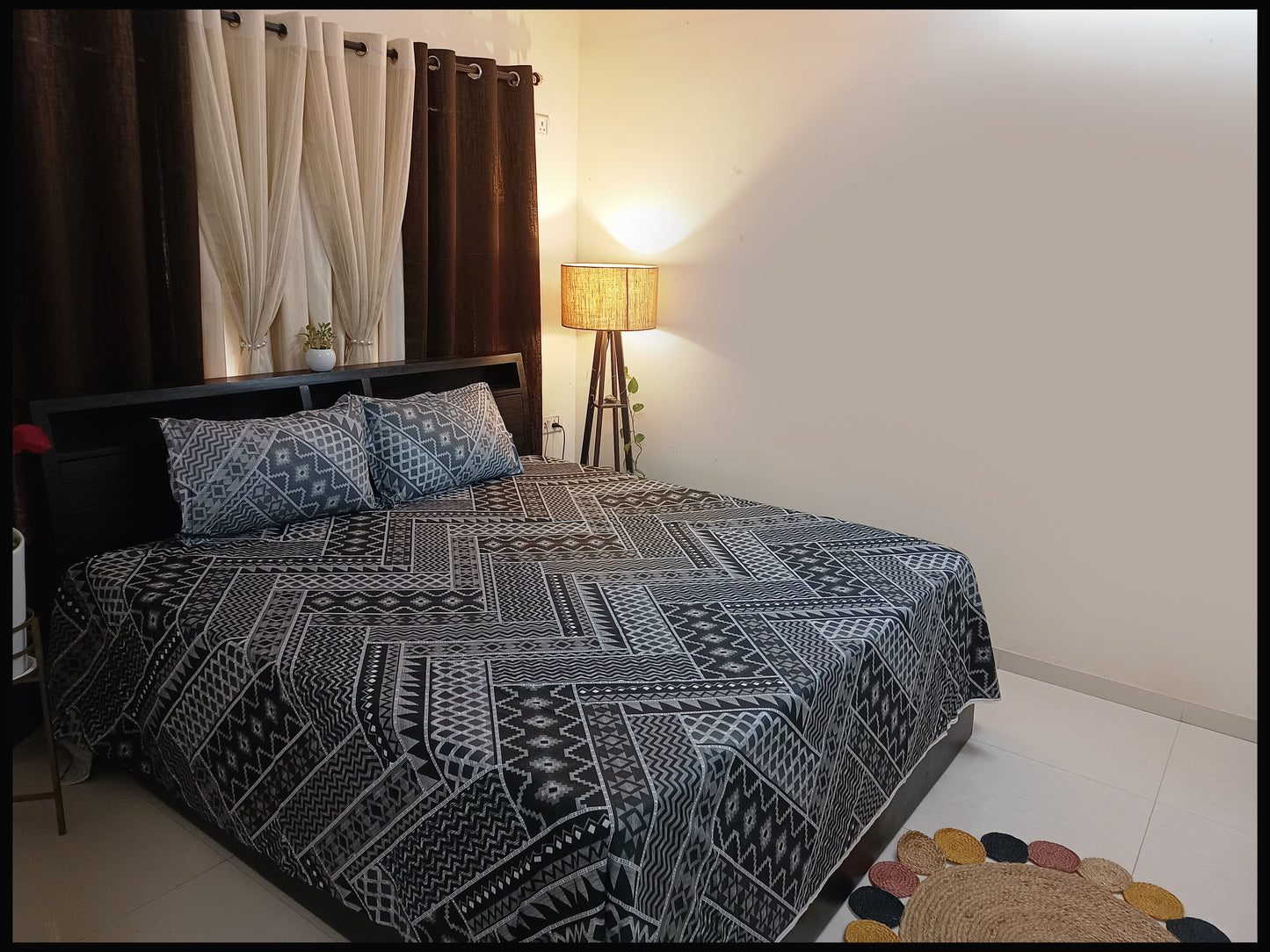 Tunisha - Black Designer Abstract Bedsheet