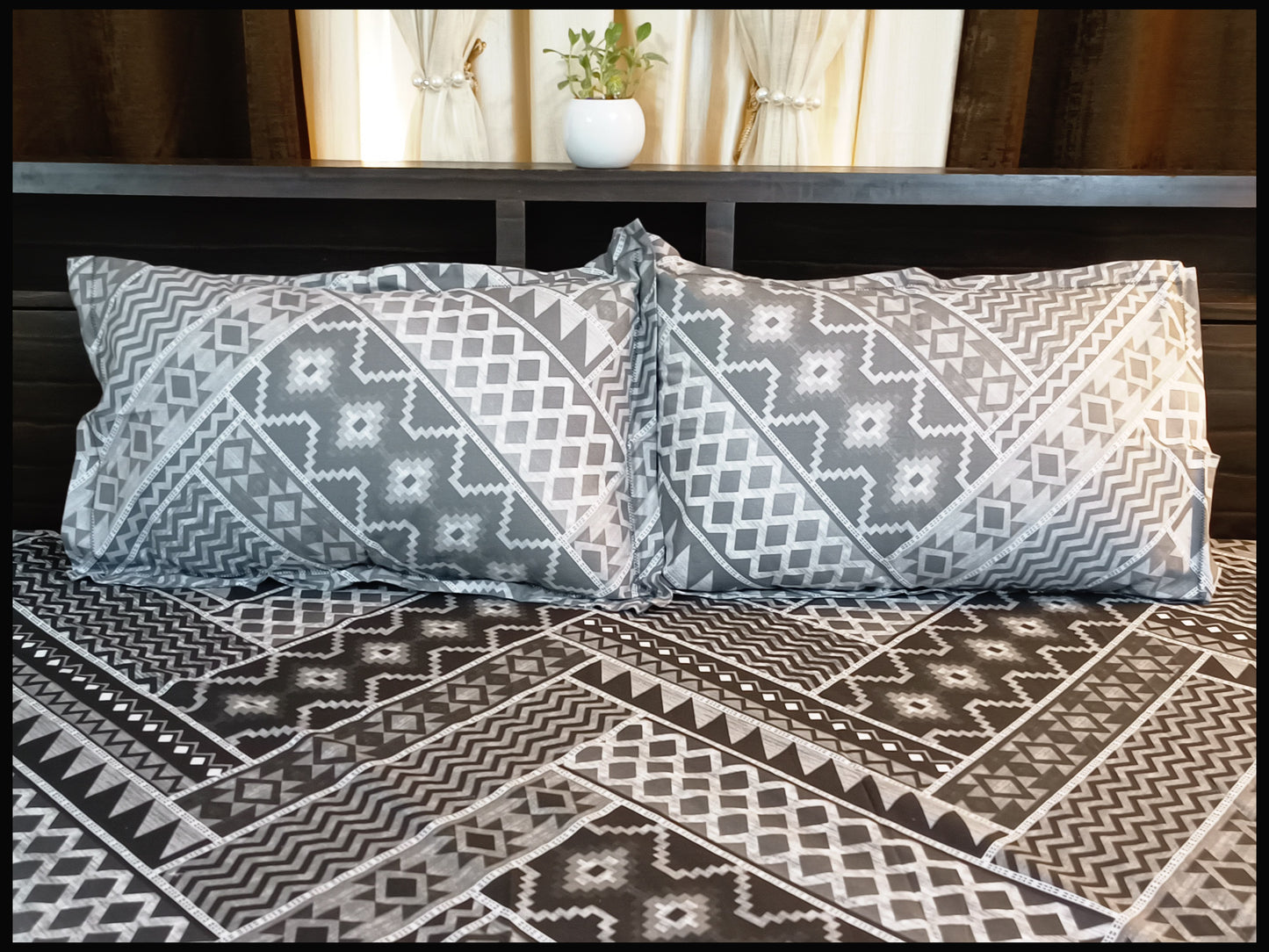 Tunisha - Black Designer Abstract Bedsheet