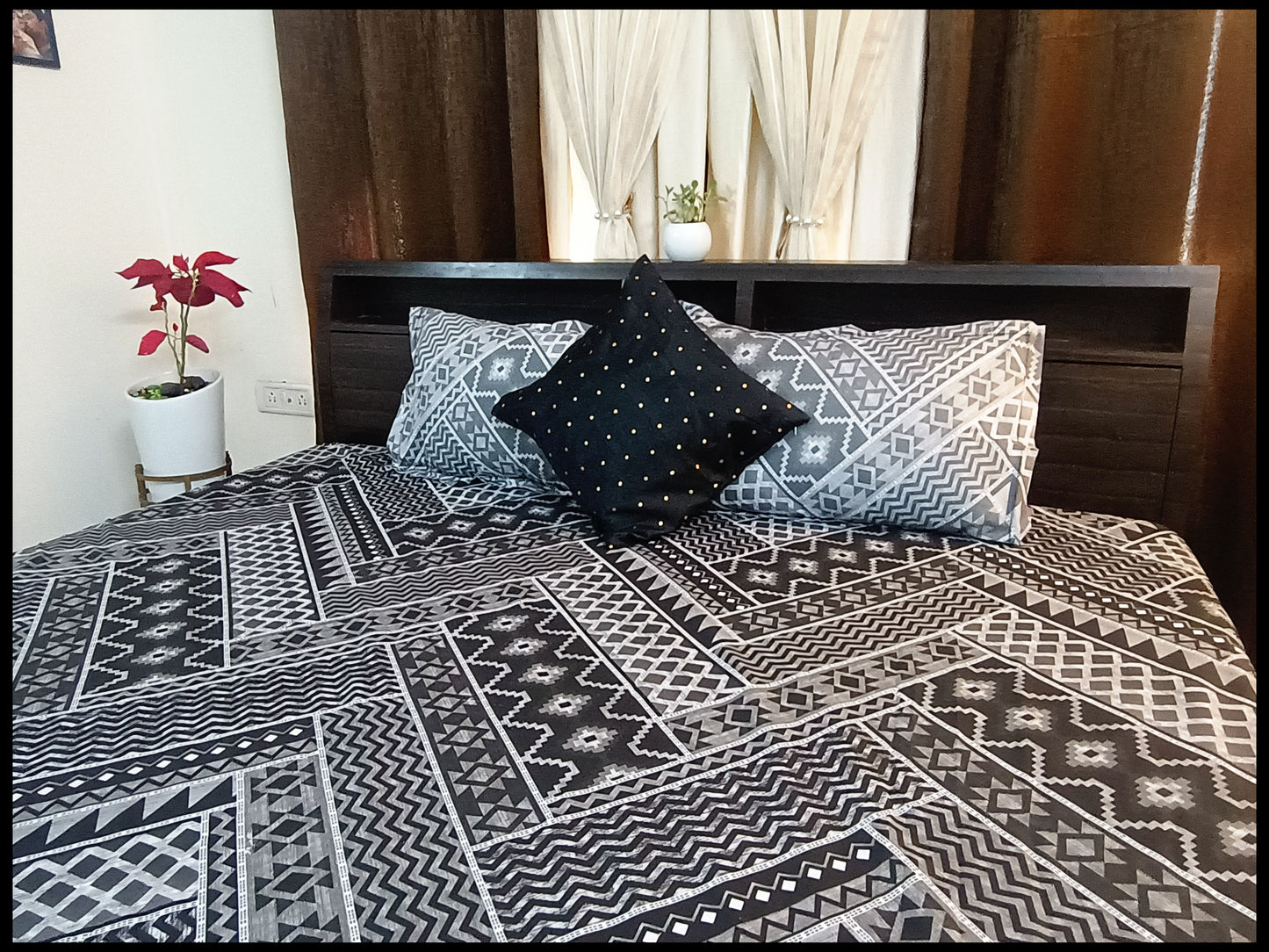 Tunisha - Black Designer Abstract Bedsheet