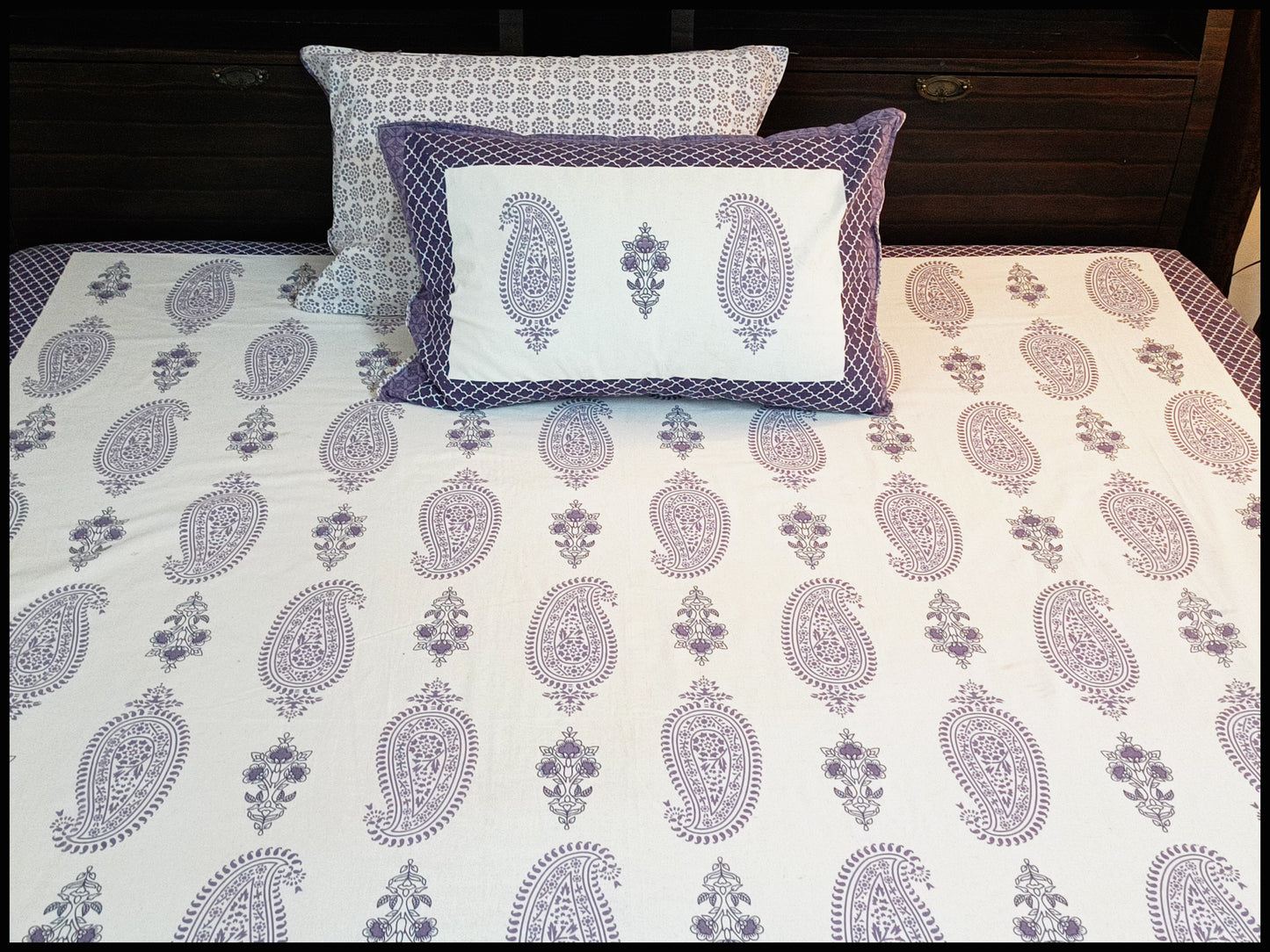 Vaijanti - Purple Paisley Design Bedsheet