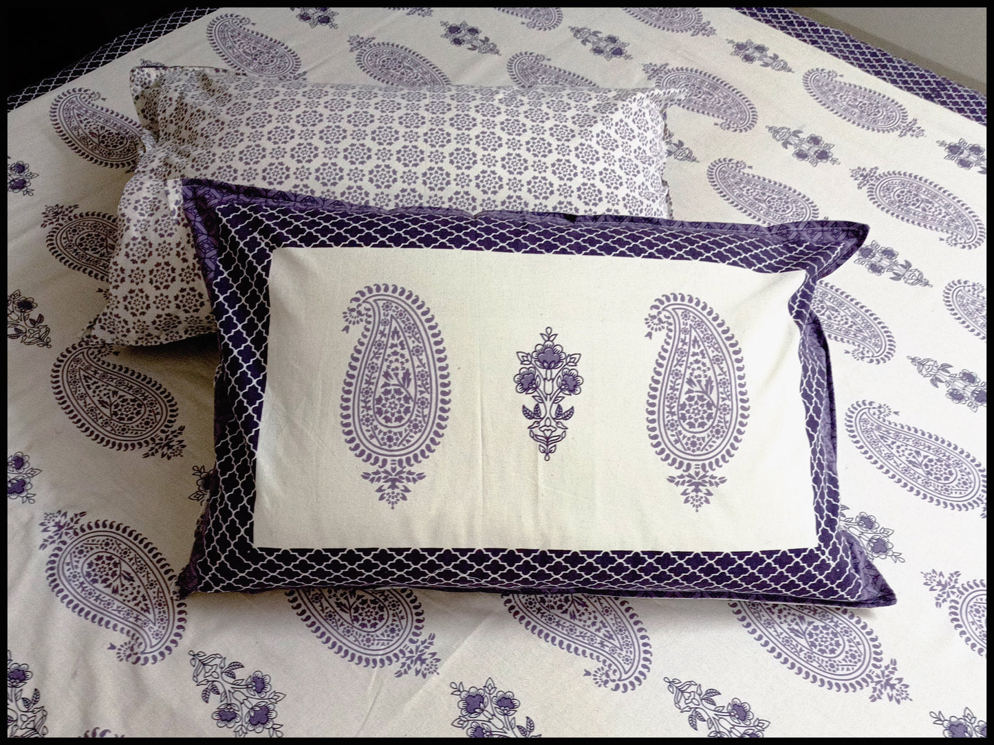 Vaijanti - Purple Paisley Design Bedsheet